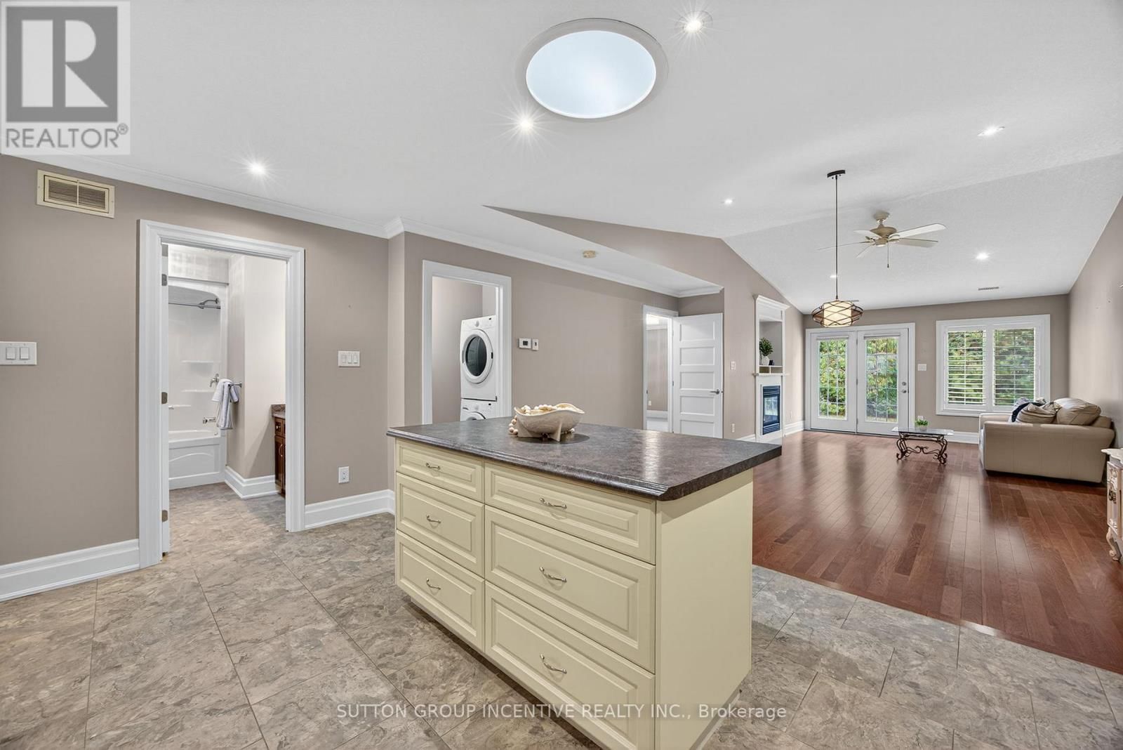 53 CLOVER CRESCENT Image 14