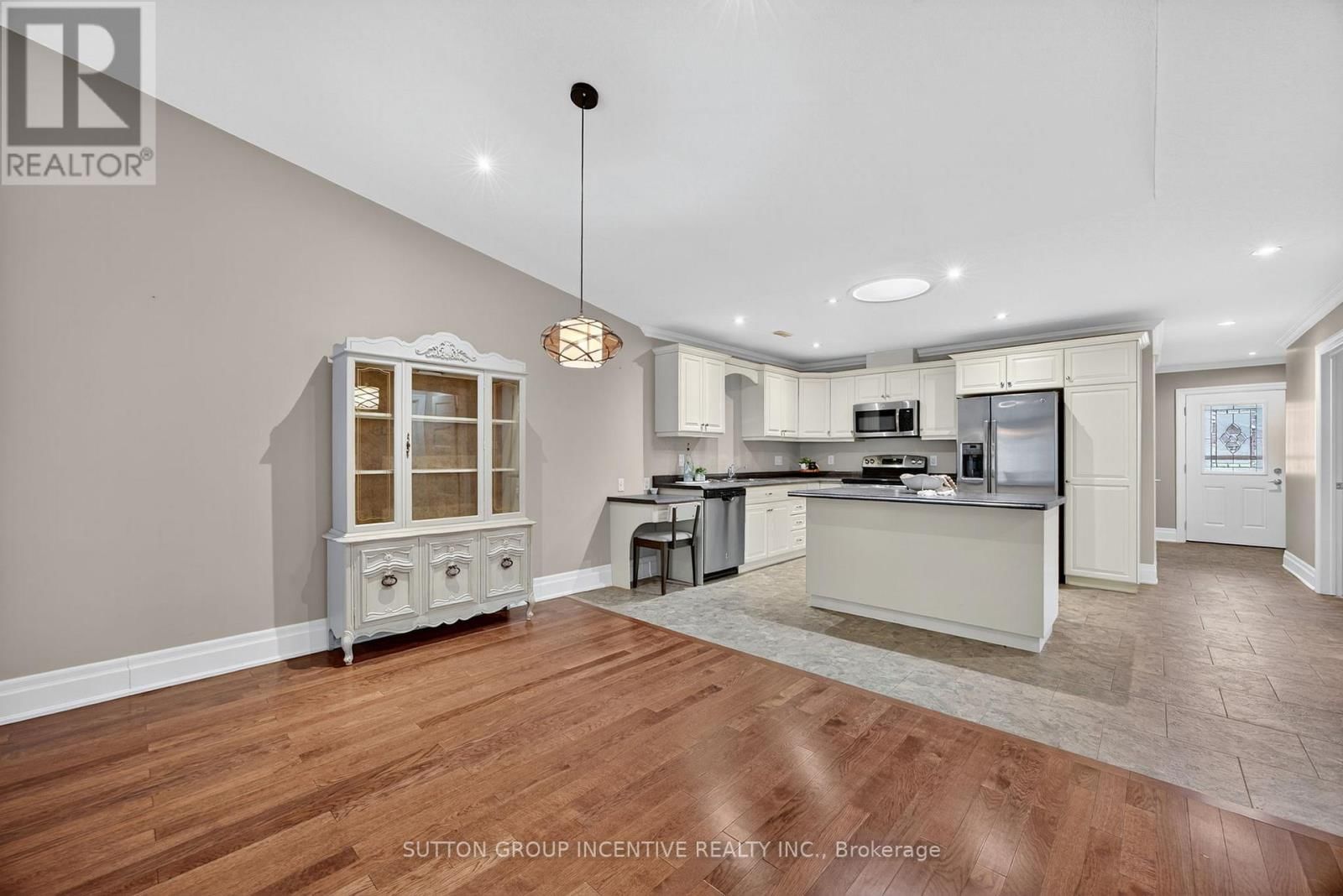 53 CLOVER CRESCENT Image 17