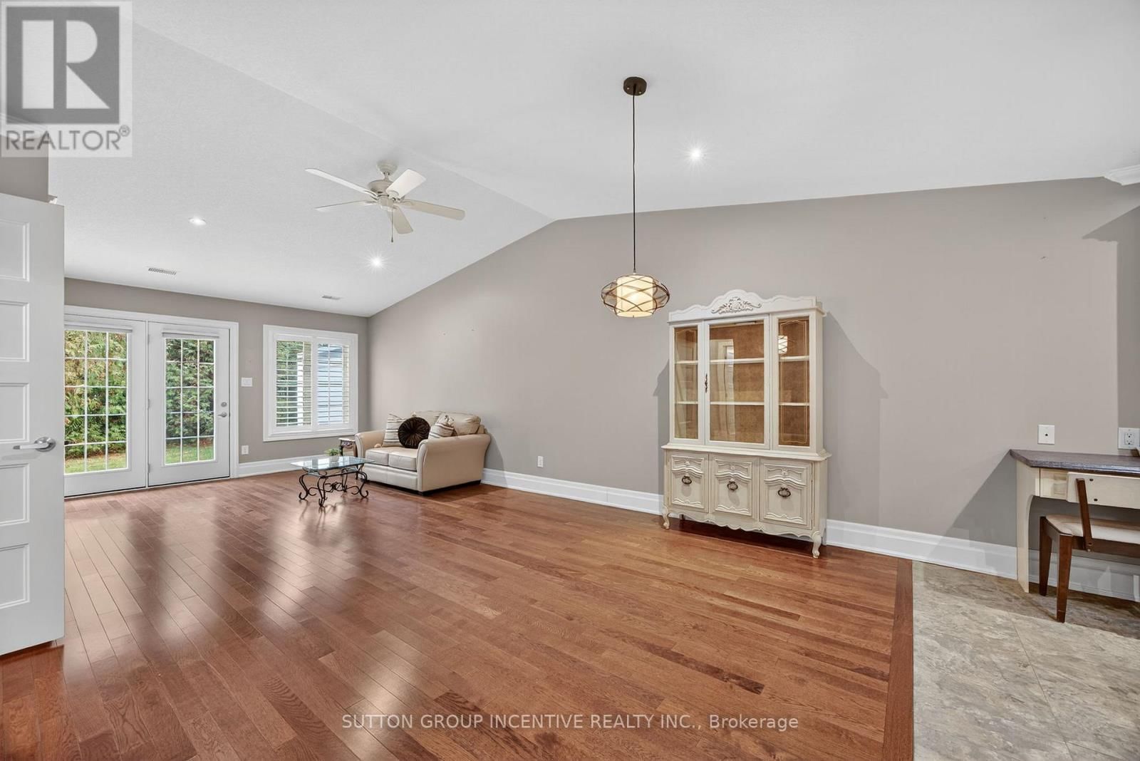 53 CLOVER CRESCENT Image 18