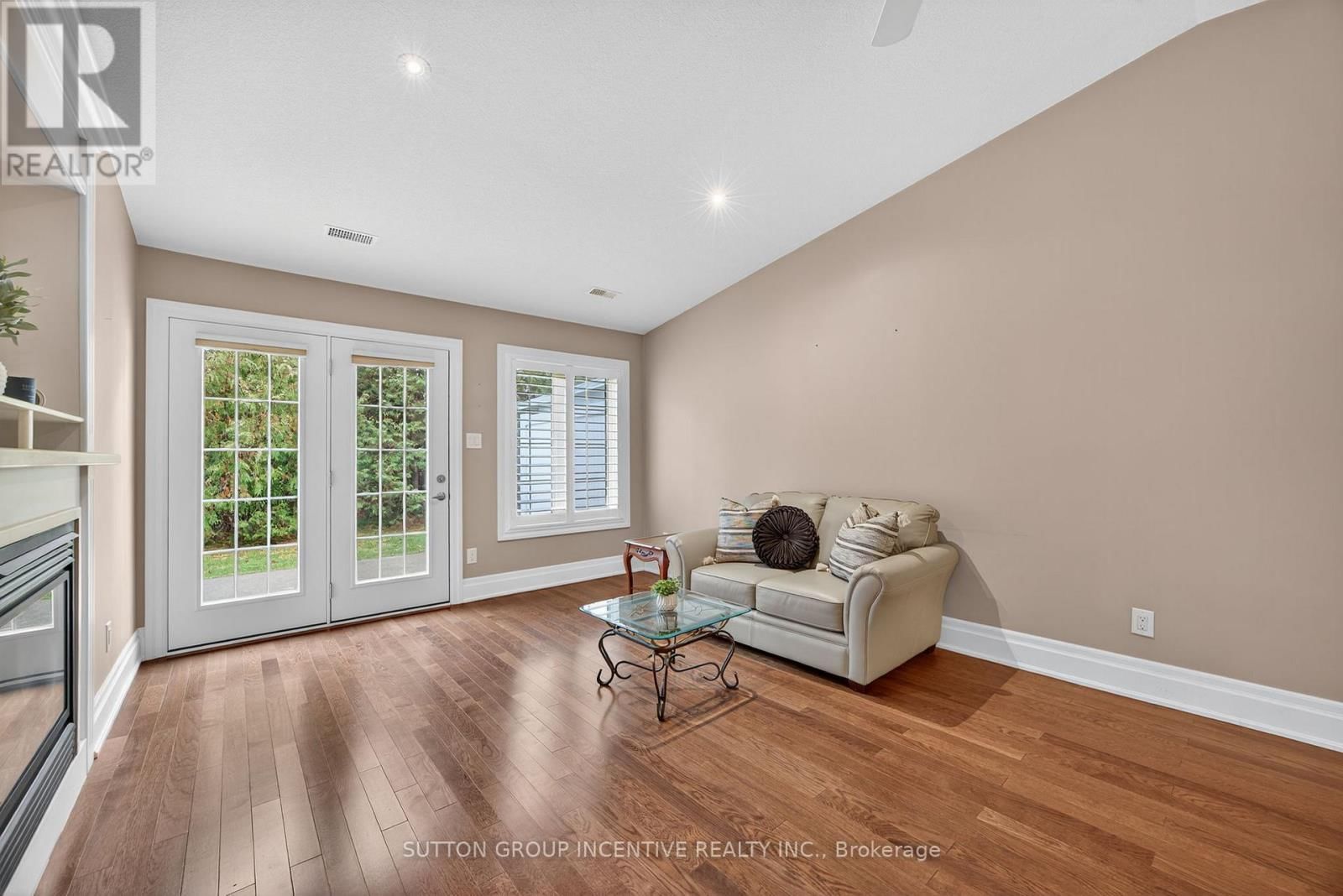 53 CLOVER CRESCENT Image 19