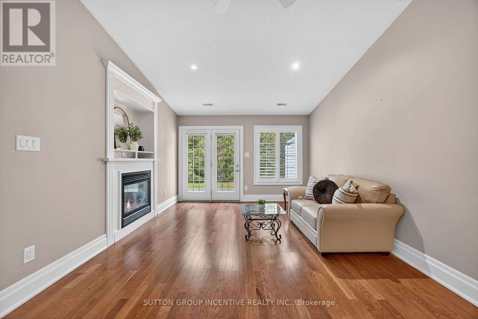 53 CLOVER CRESCENT Image 20