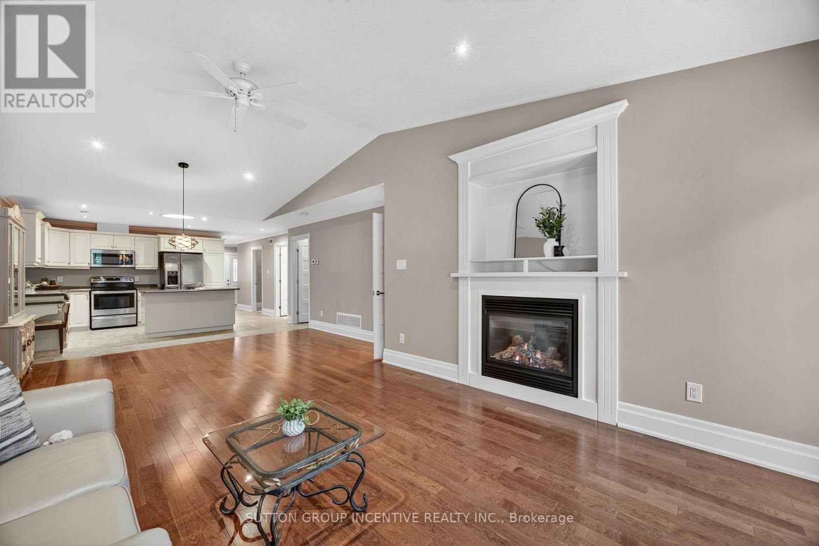 53 CLOVER CRESCENT Image 22