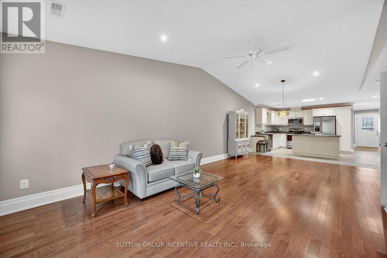 53 CLOVER CRESCENT Image 23