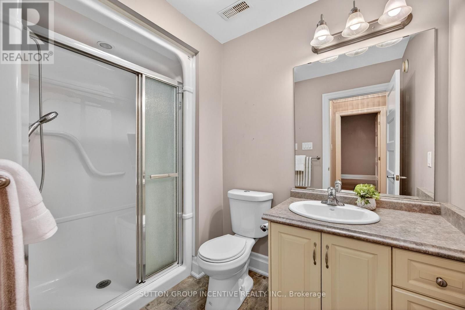 53 CLOVER CRESCENT Image 24