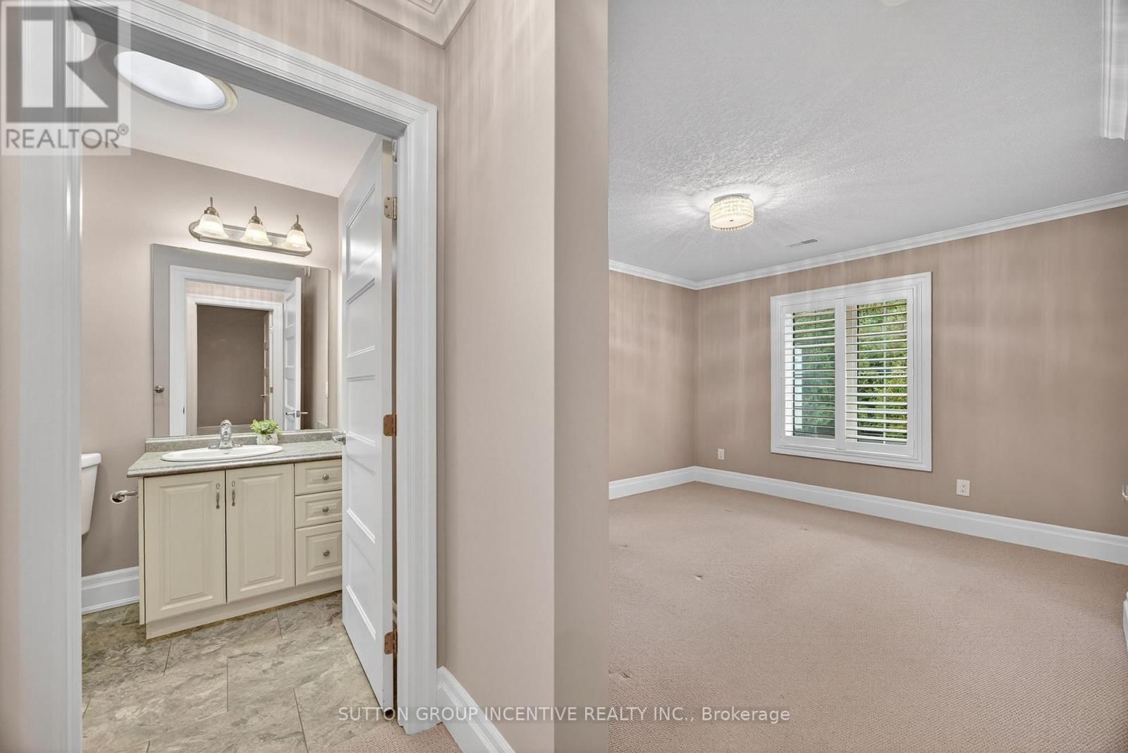 53 CLOVER CRESCENT Image 25