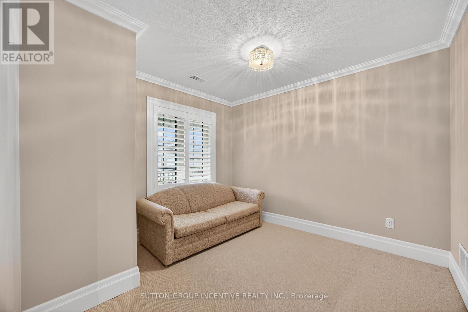 53 CLOVER CRESCENT Image 29