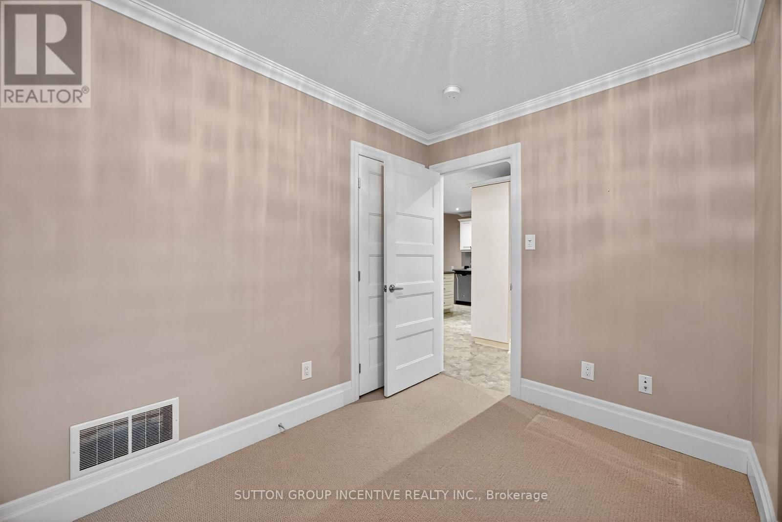 53 CLOVER CRESCENT Image 30