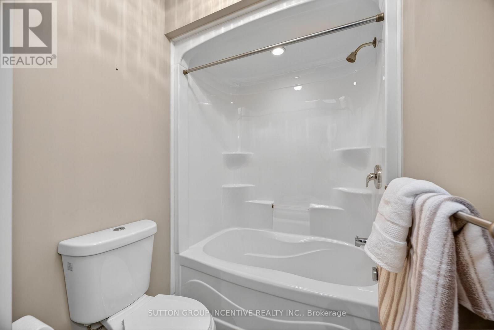 53 CLOVER CRESCENT Image 31