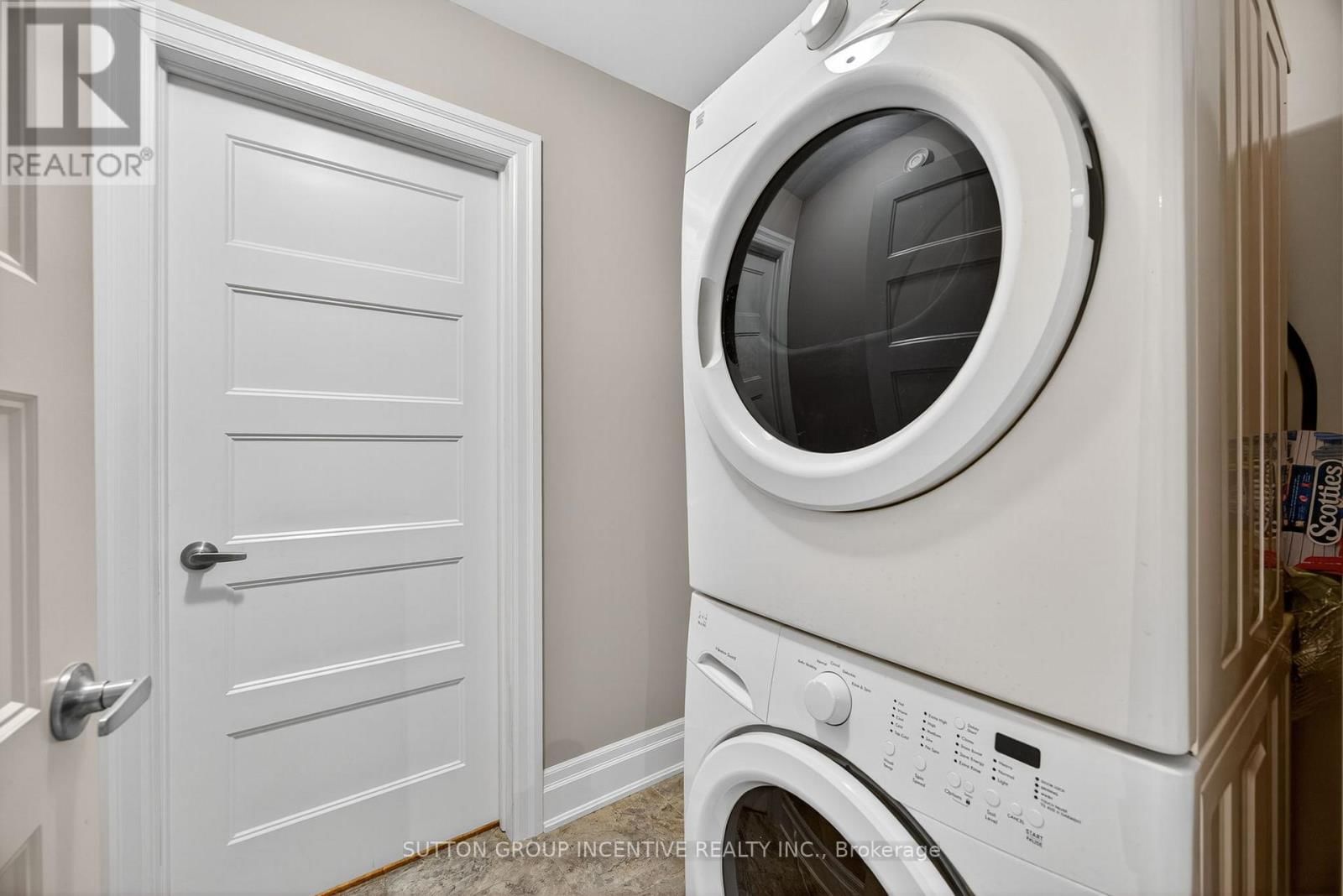 53 CLOVER CRESCENT Image 32