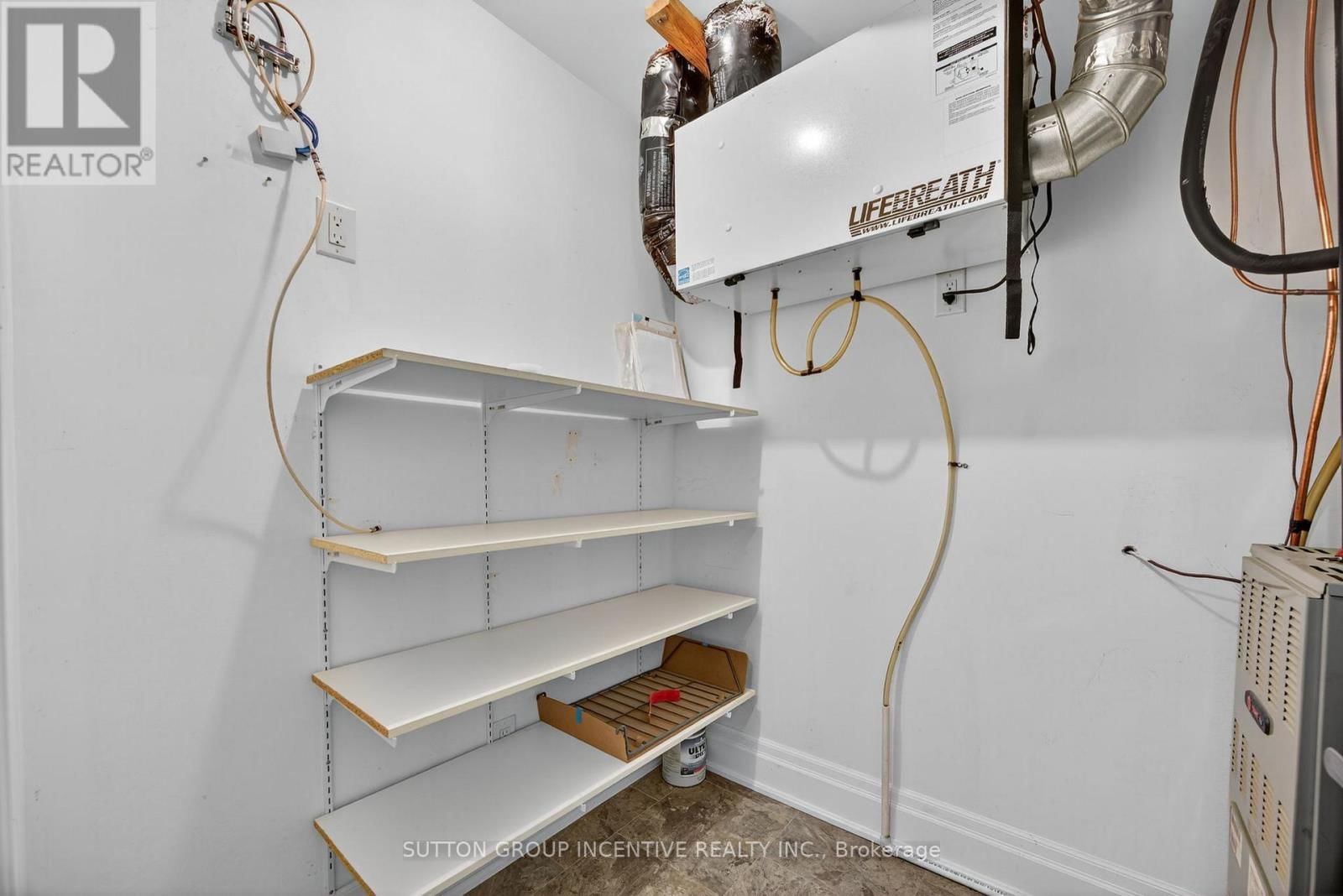 53 CLOVER CRESCENT Image 33