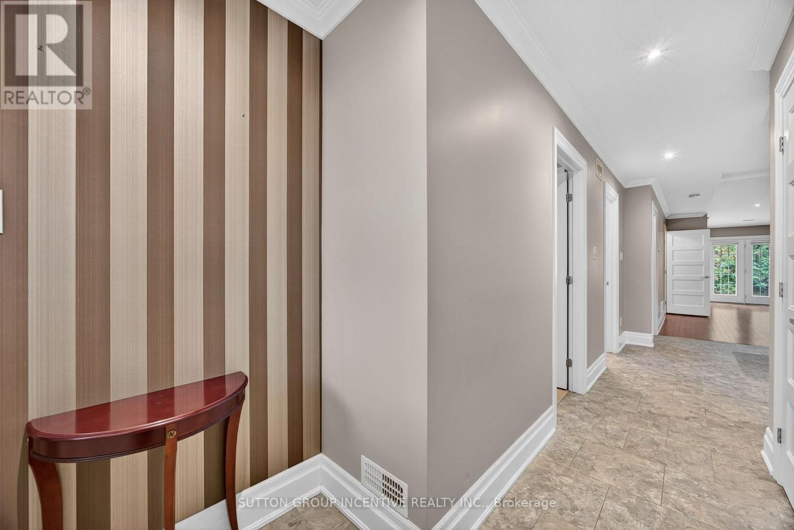 53 CLOVER CRESCENT Image 4