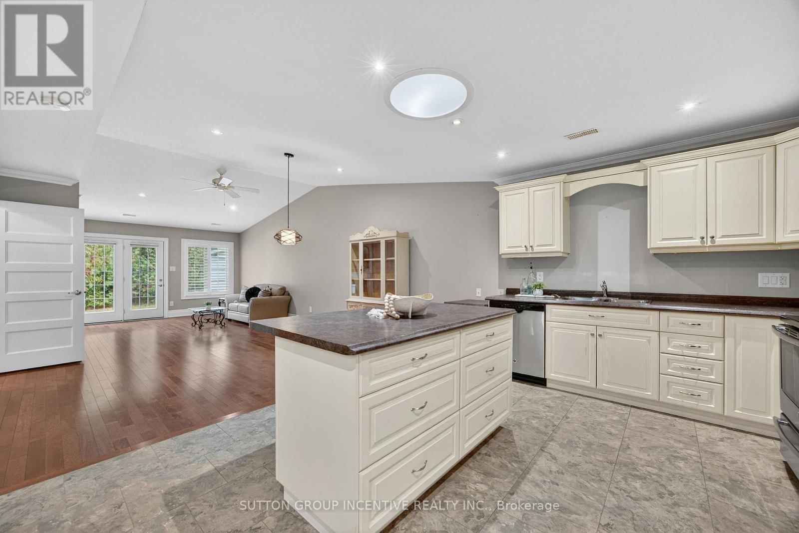 53 CLOVER CRESCENT Image 5