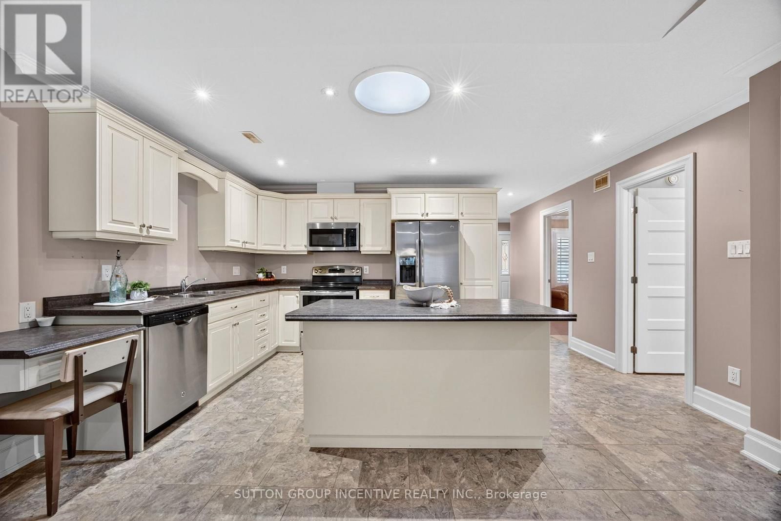 53 CLOVER CRESCENT Image 7