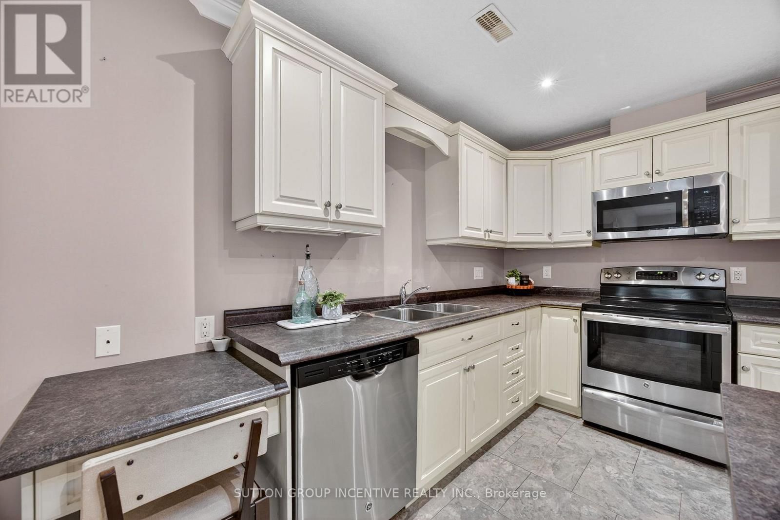 53 CLOVER CRESCENT Image 8