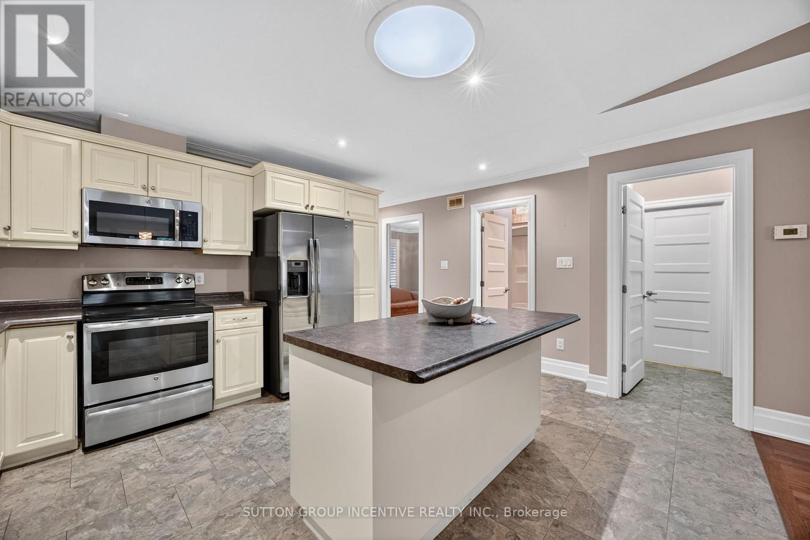 53 CLOVER CRESCENT Image 9