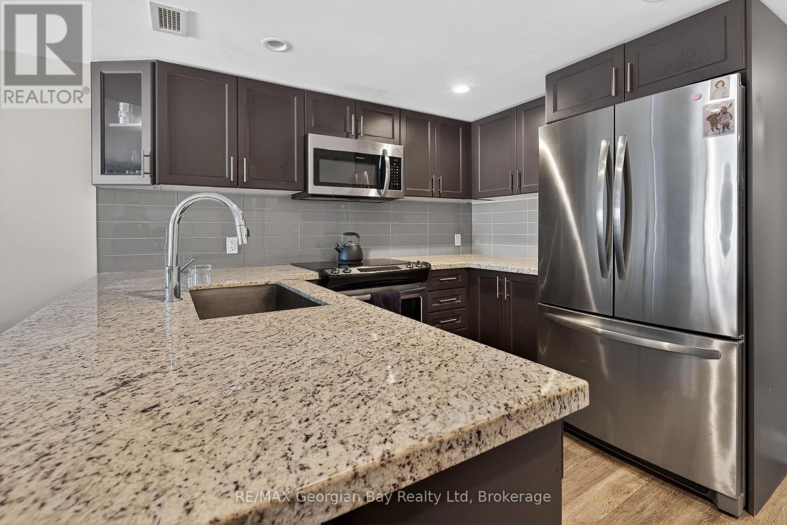 102 - 80 HORSESHOE BOULEVARD Image 4