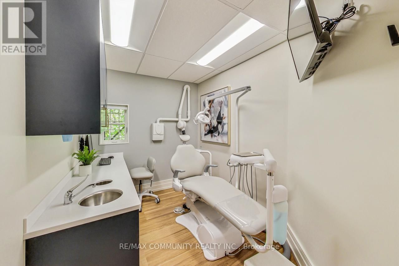 123 COLLIER STREET Image 10