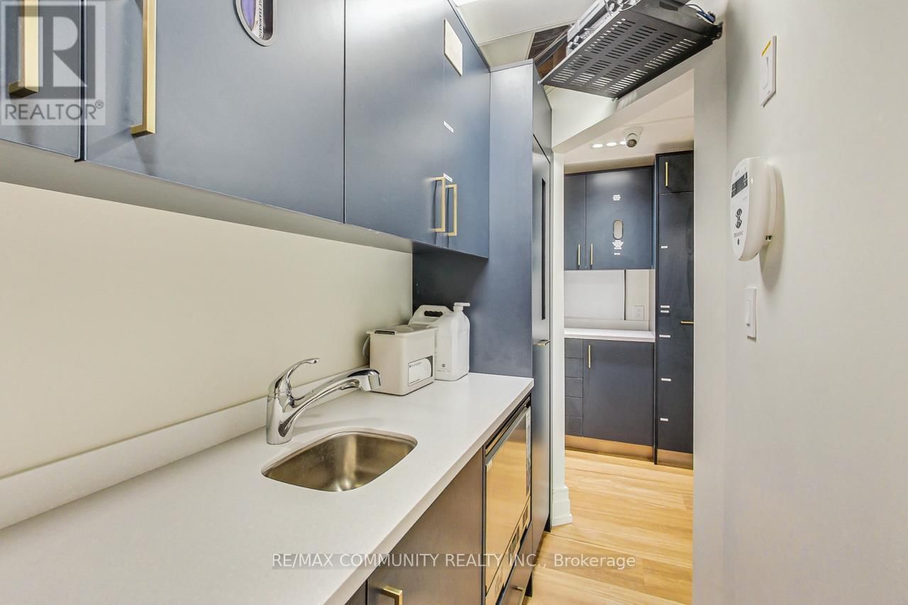 123 COLLIER STREET Image 12