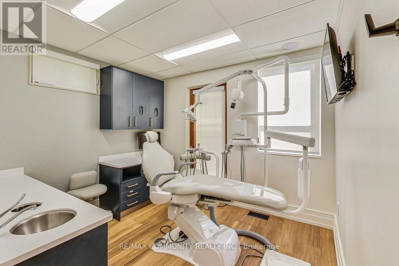 123 COLLIER STREET Image 9