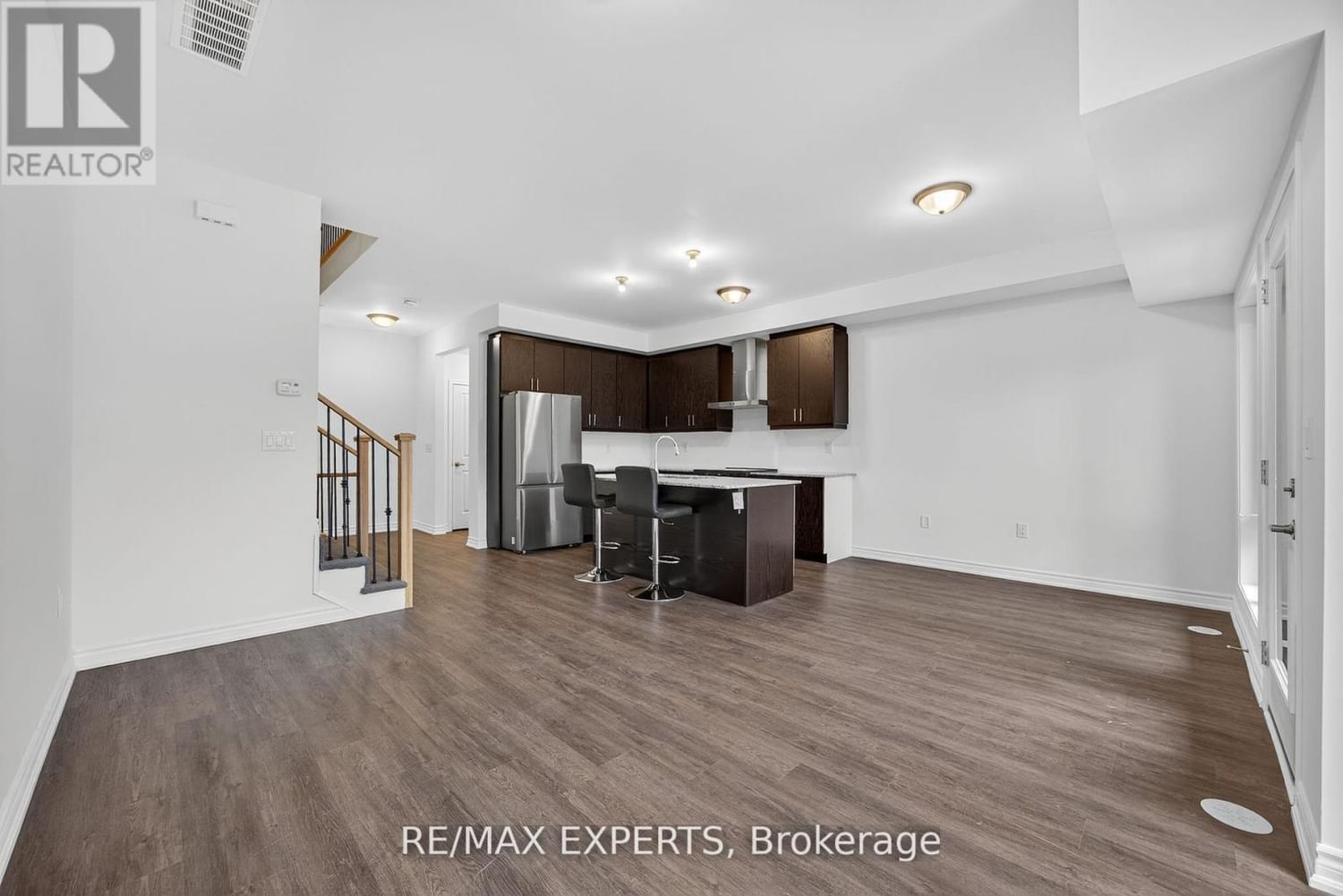 6 WYN WOOD LANE Image 14