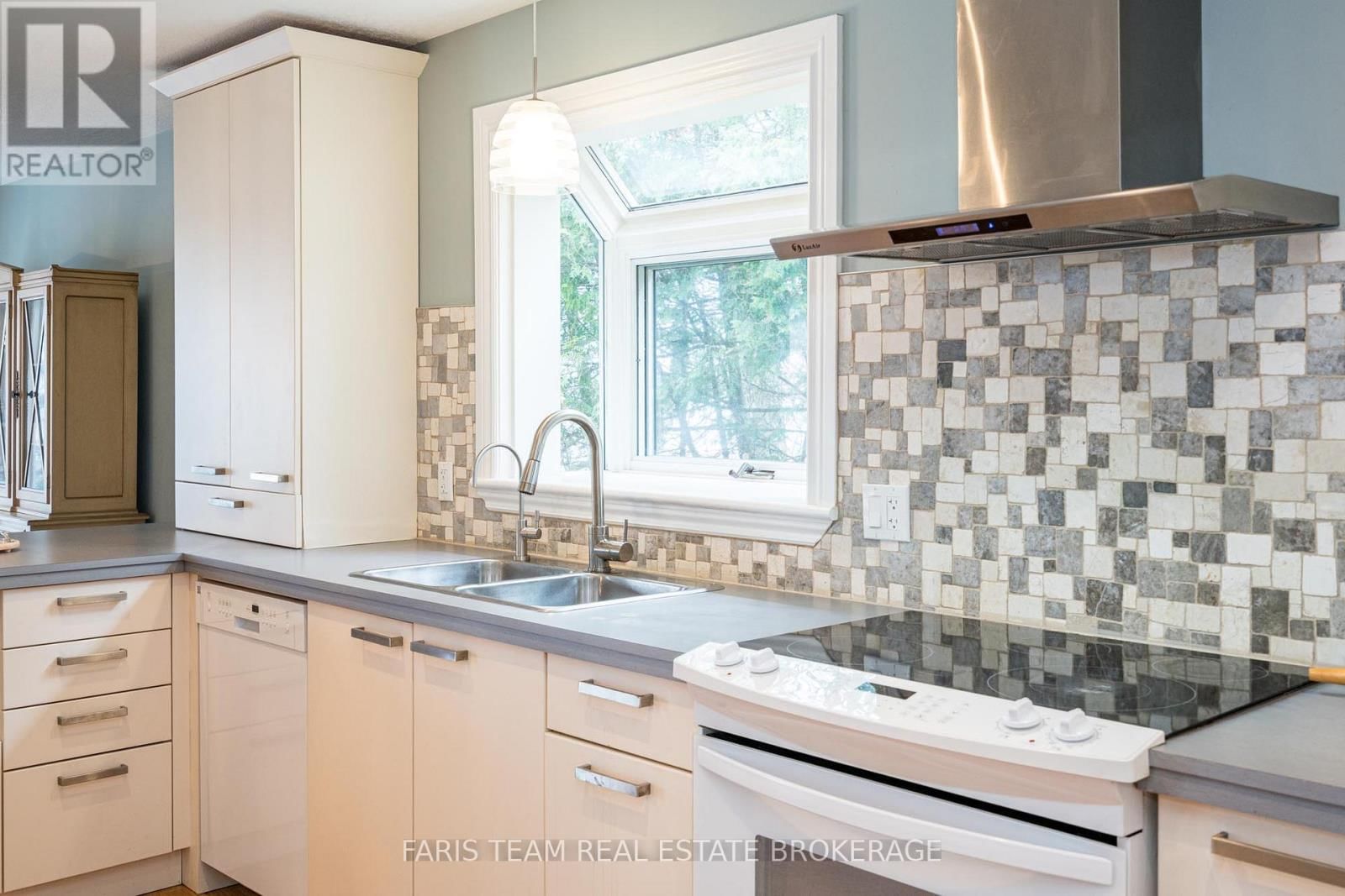 481 ISLANDVIEW LANE Image 8