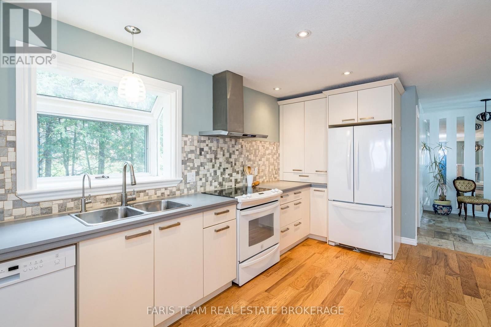 481 ISLANDVIEW LANE Image 9