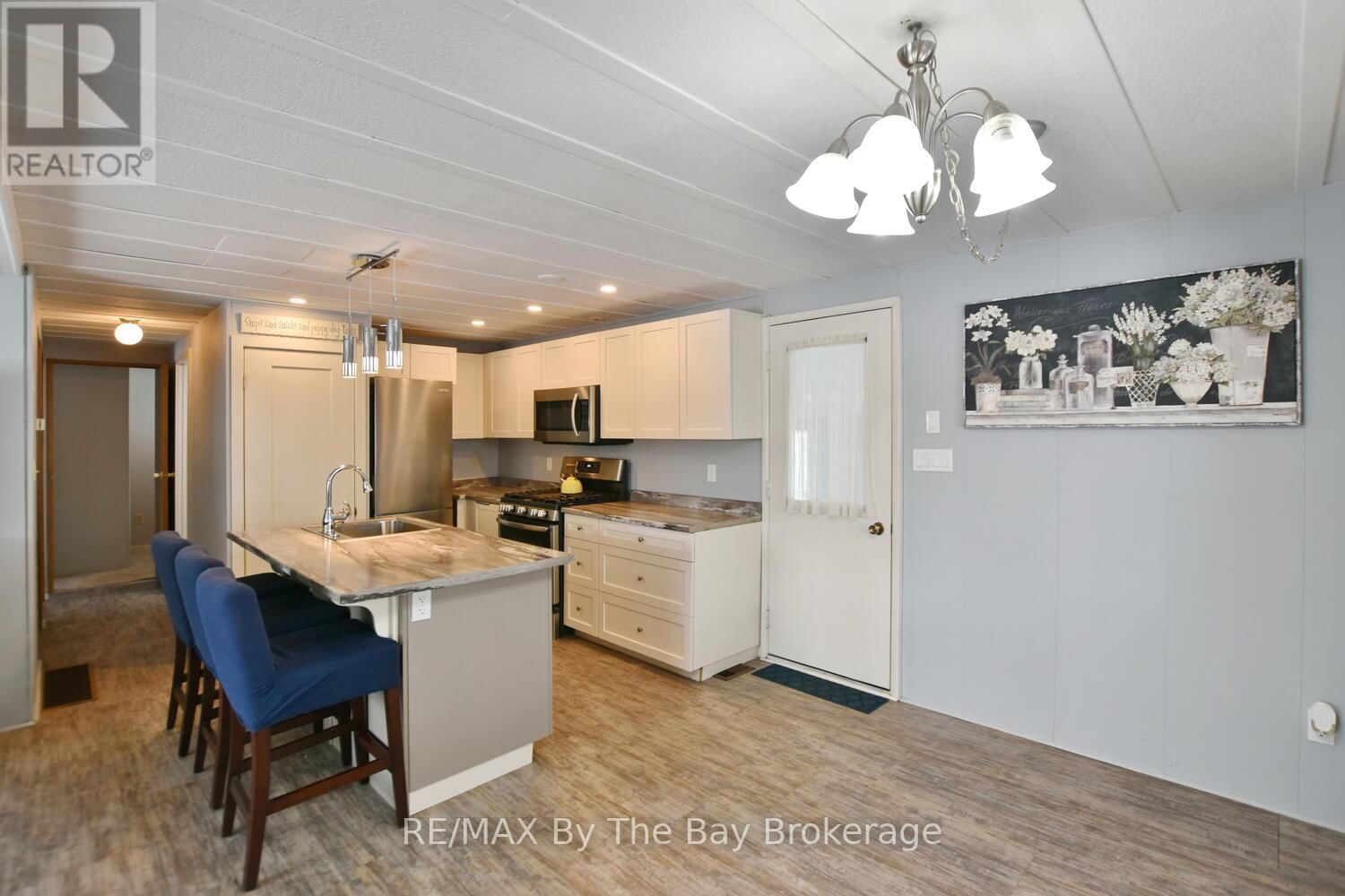 15 CARRUTHERS STREET SOUTH Image 10