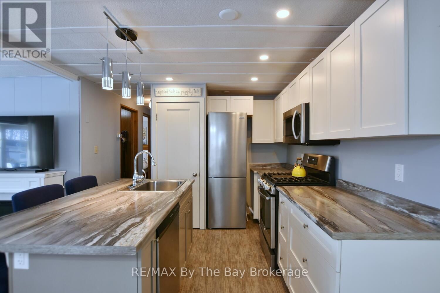 15 CARRUTHERS STREET SOUTH Image 11