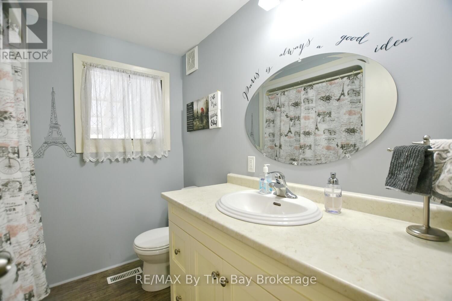 15 CARRUTHERS STREET SOUTH Image 14