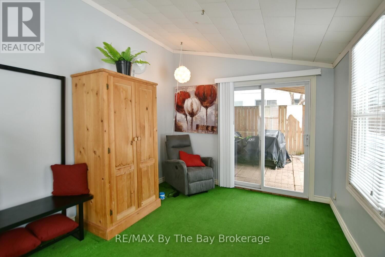 15 CARRUTHERS STREET SOUTH Image 19