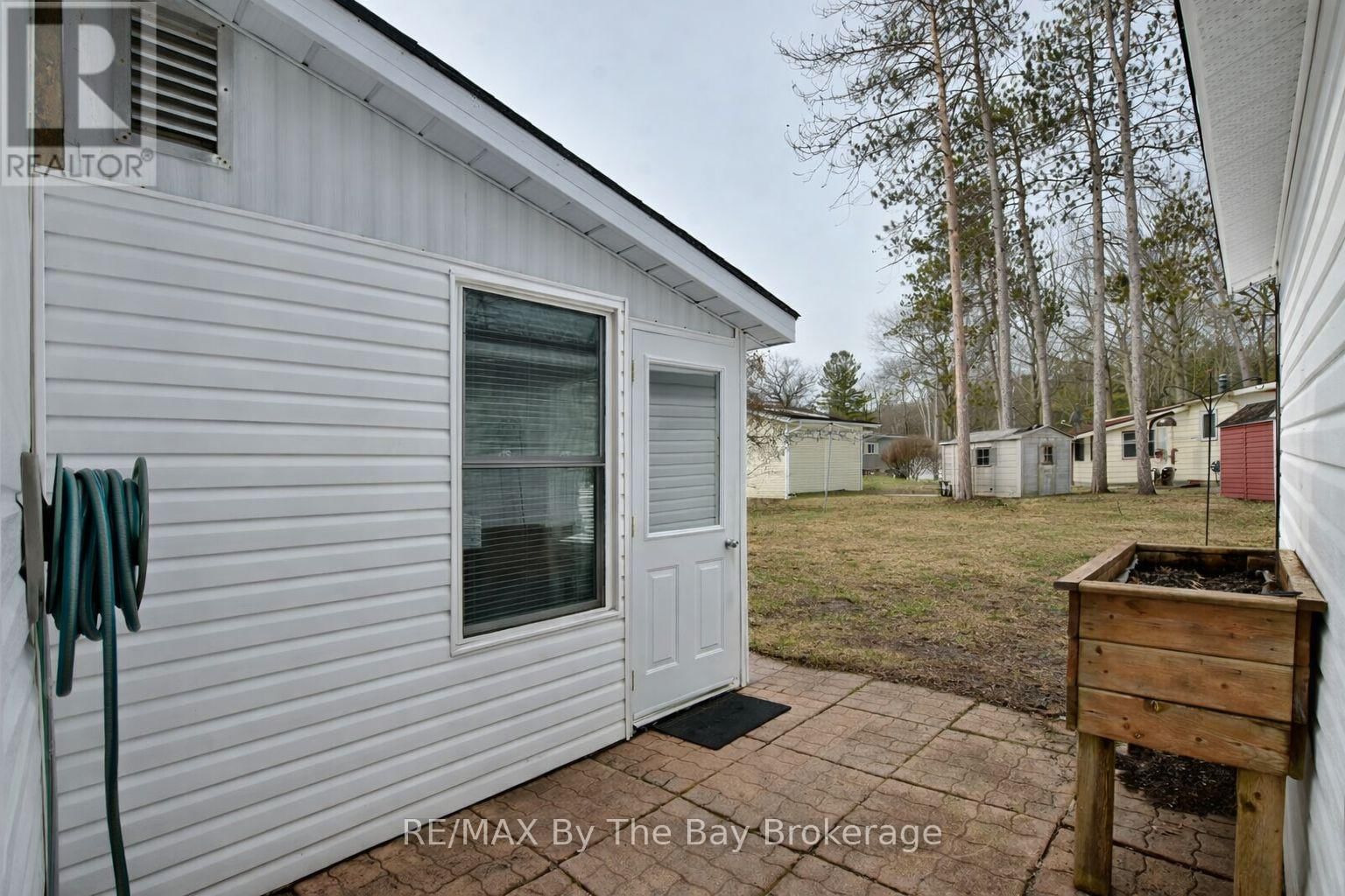 15 CARRUTHERS STREET SOUTH Image 21