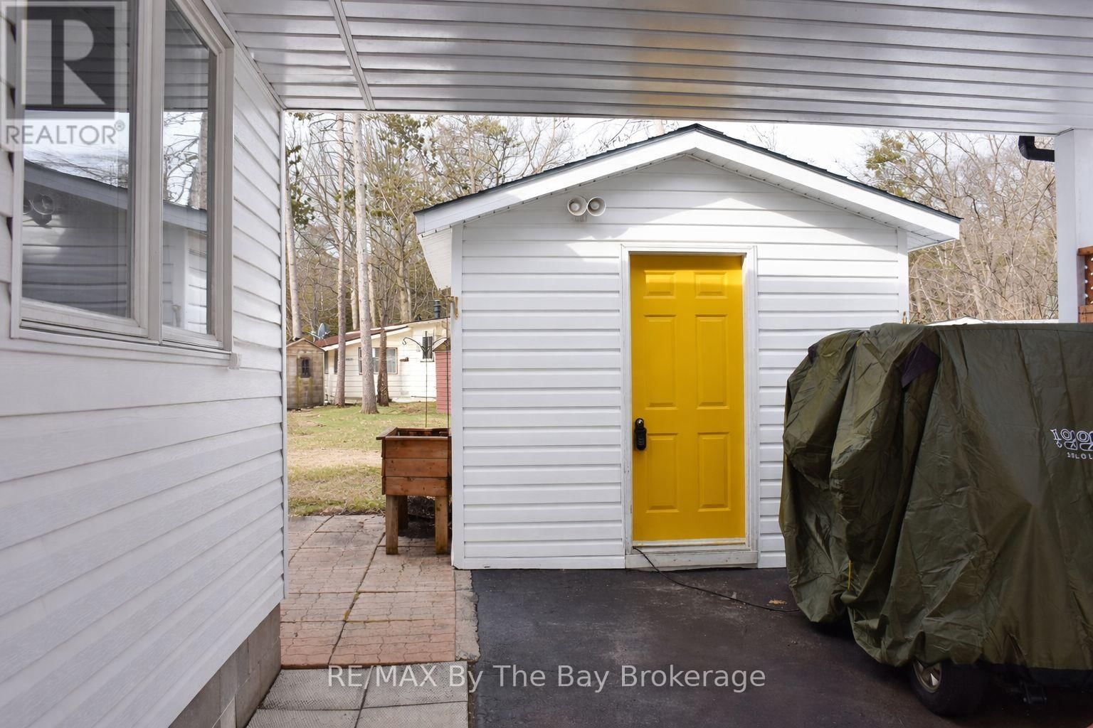 15 CARRUTHERS STREET SOUTH Image 22