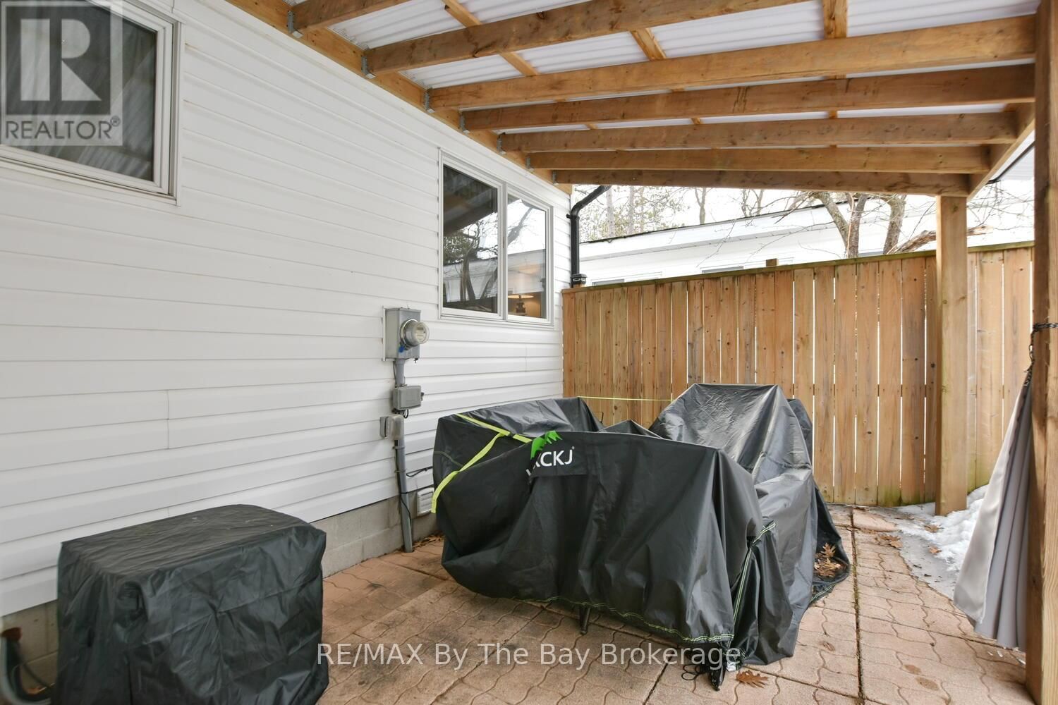 15 CARRUTHERS STREET SOUTH Image 23