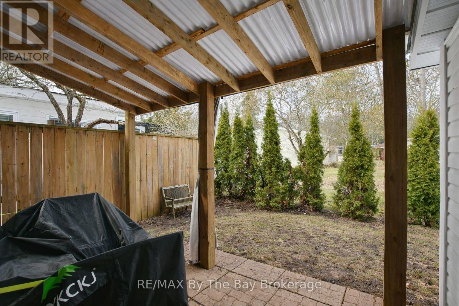 15 CARRUTHERS STREET SOUTH Image 24