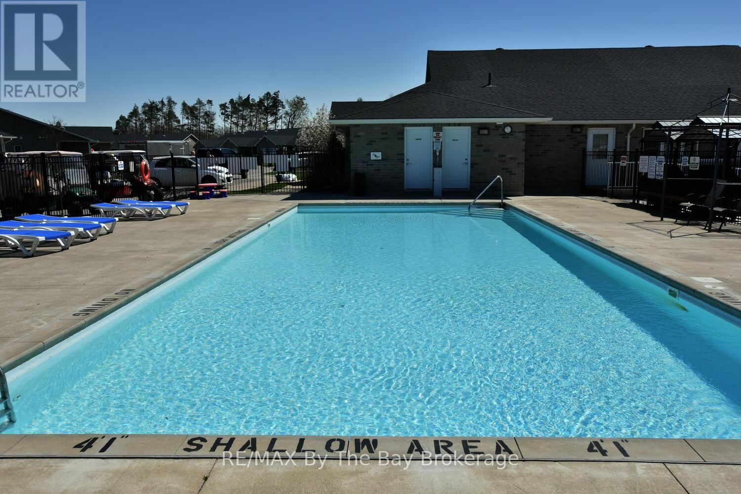 15 CARRUTHERS STREET SOUTH Image 4