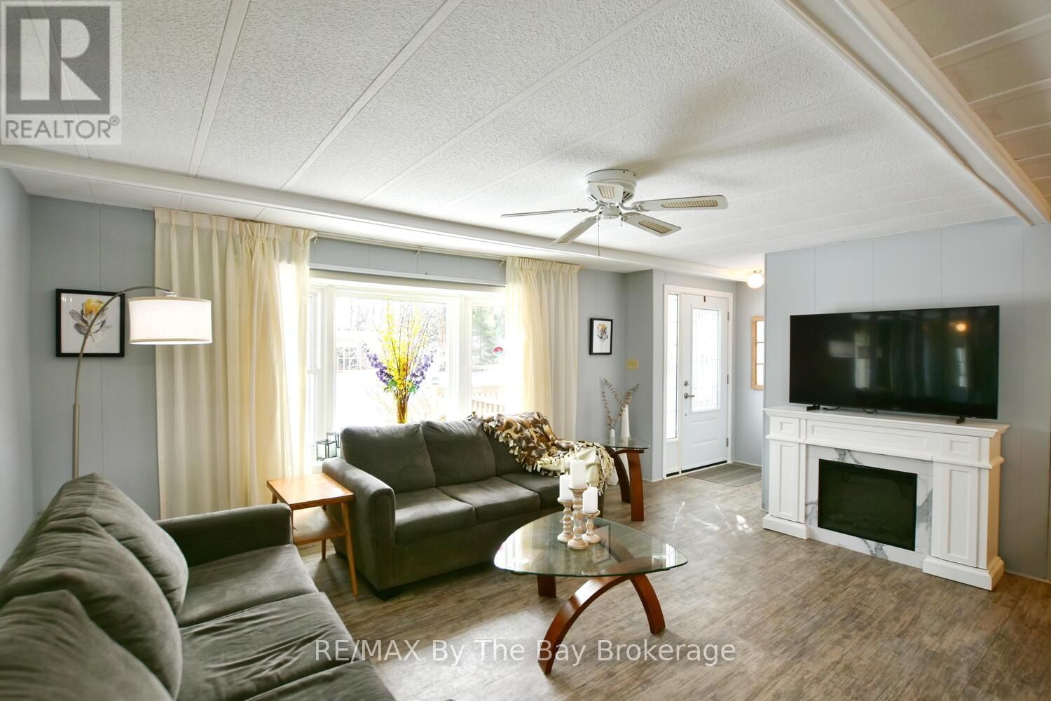 15 CARRUTHERS STREET SOUTH Image 8