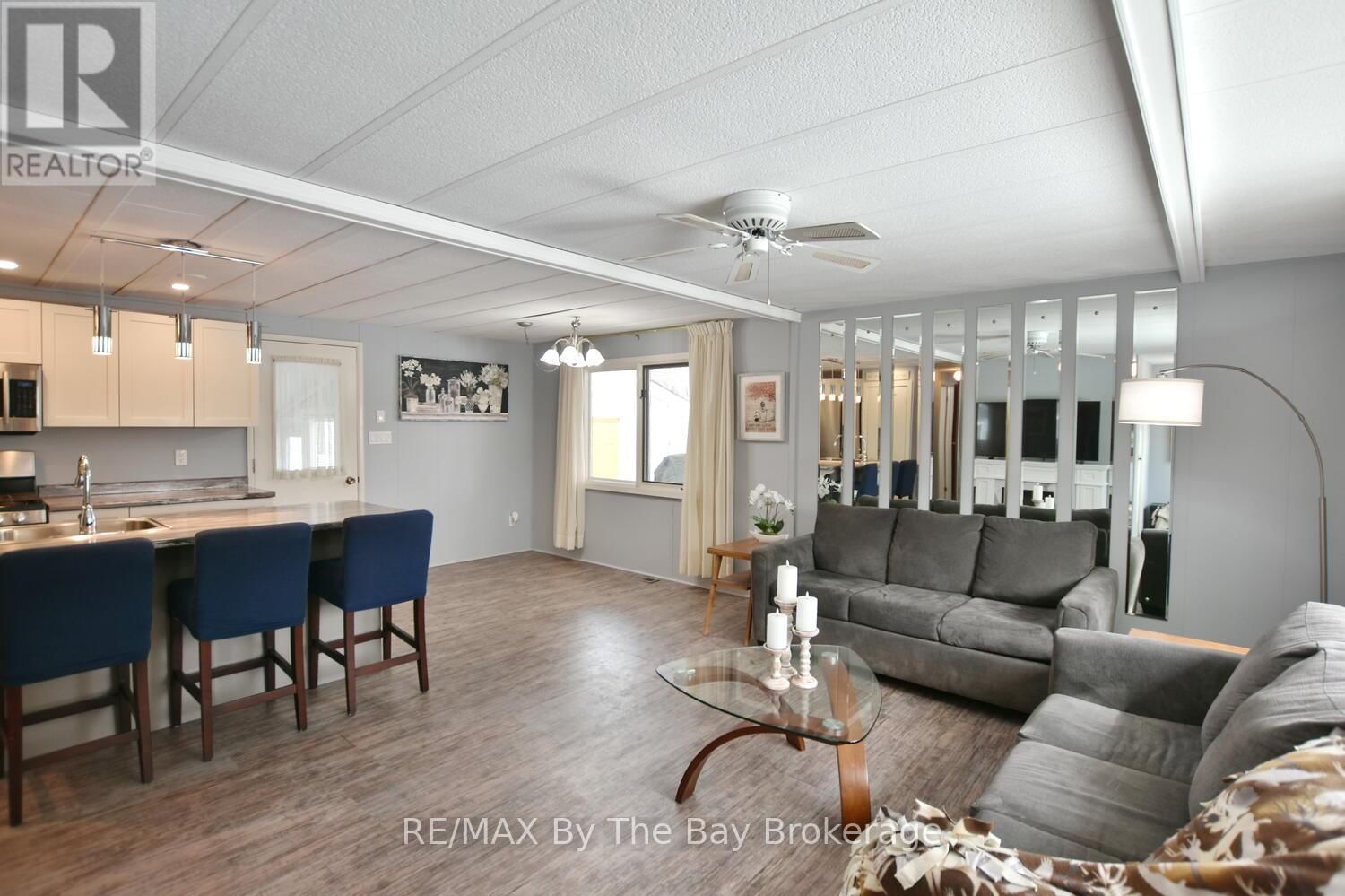 15 CARRUTHERS STREET SOUTH Image 9