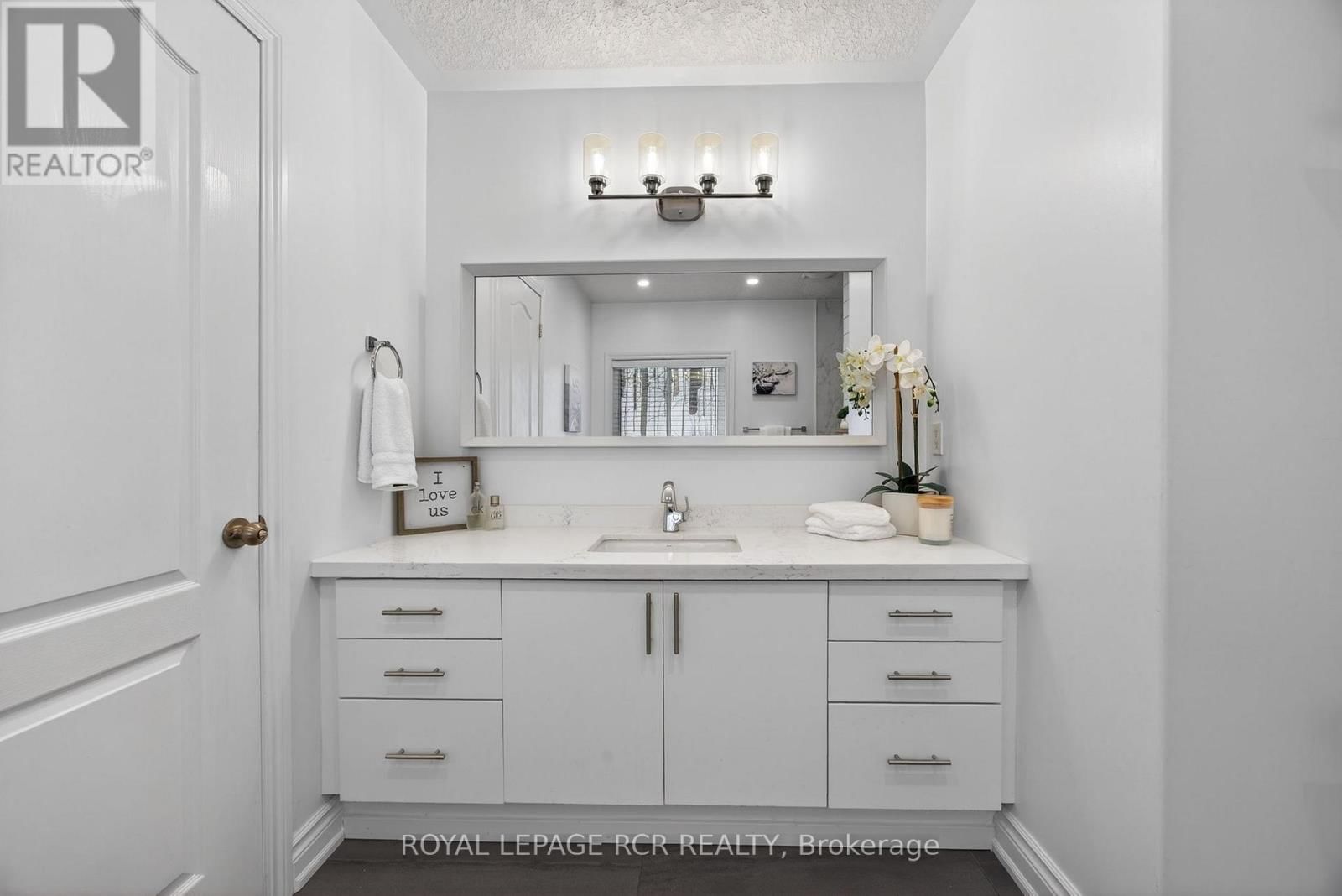 135 HURONWOODS DRIVE Image 20