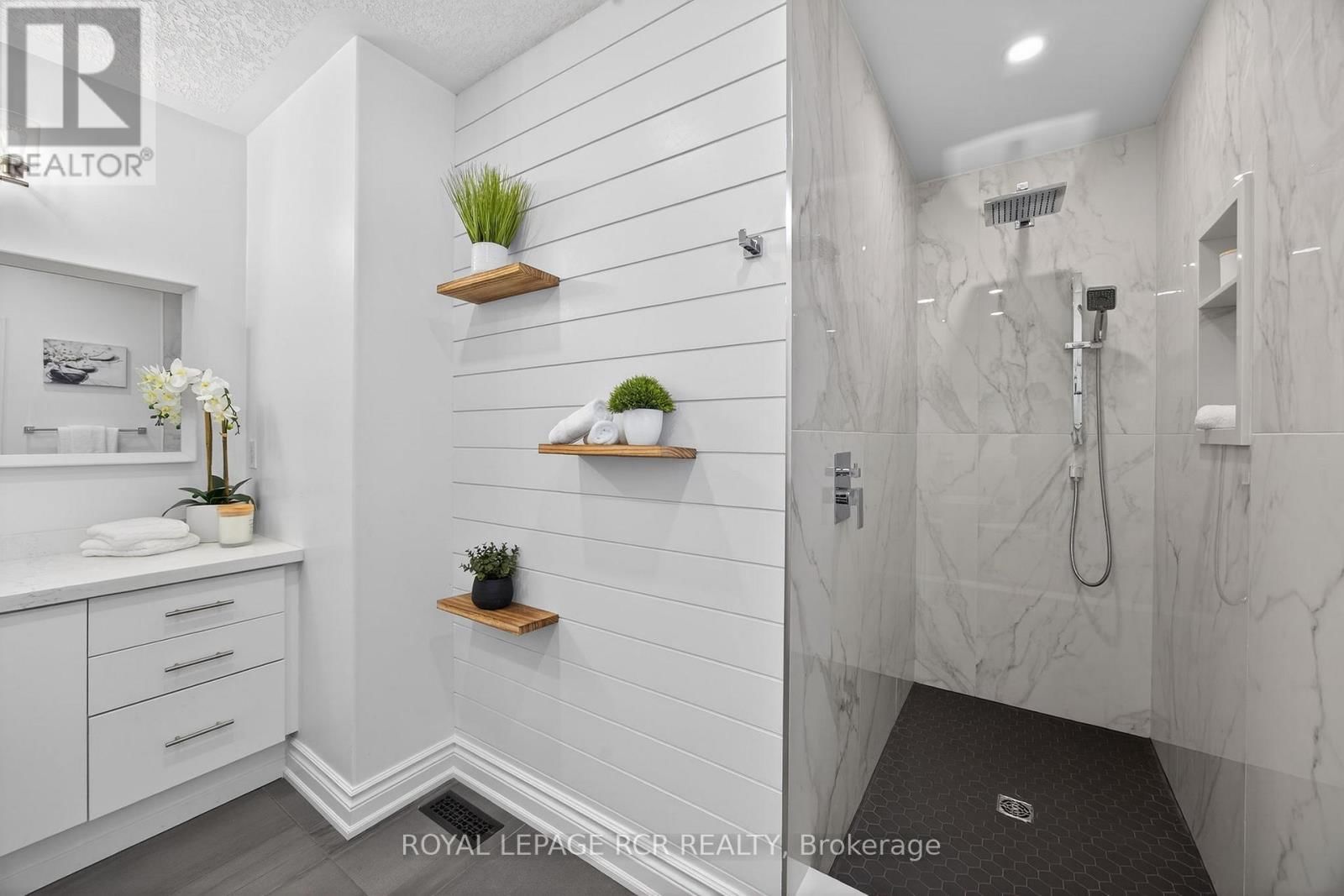 135 HURONWOODS DRIVE Image 23