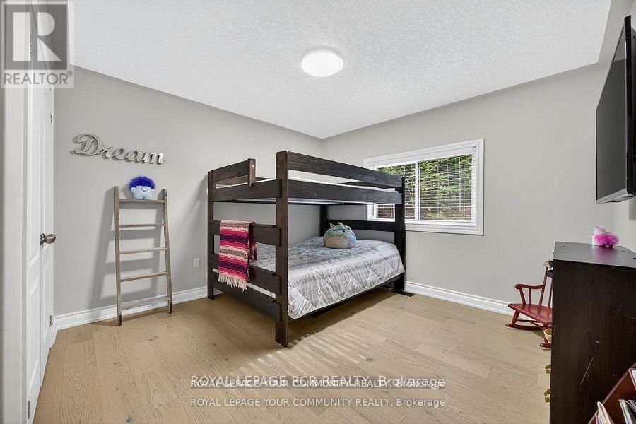 135 HURONWOODS DRIVE Image 27