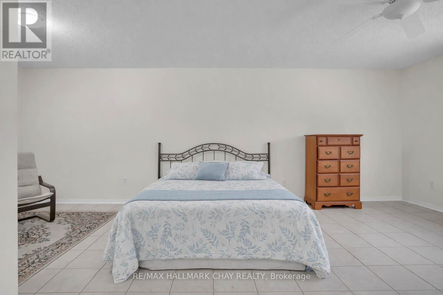 1667 TINY BEACHES ROAD SOUTH Image 19