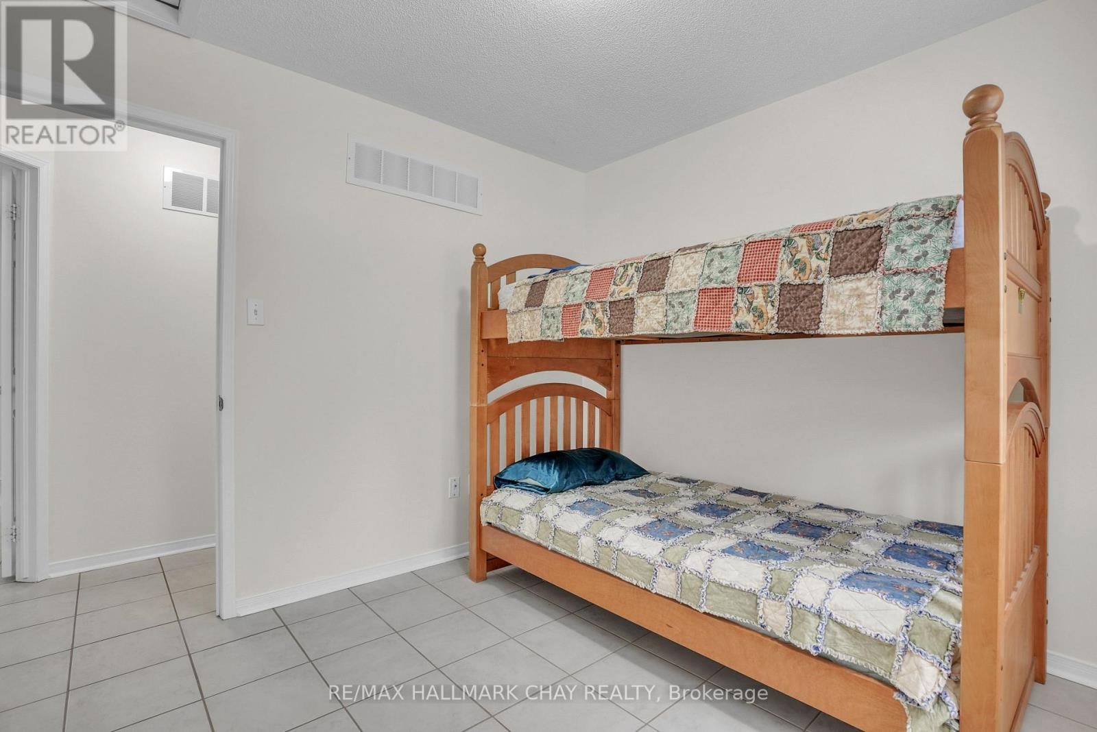 1667 TINY BEACHES ROAD SOUTH Image 23