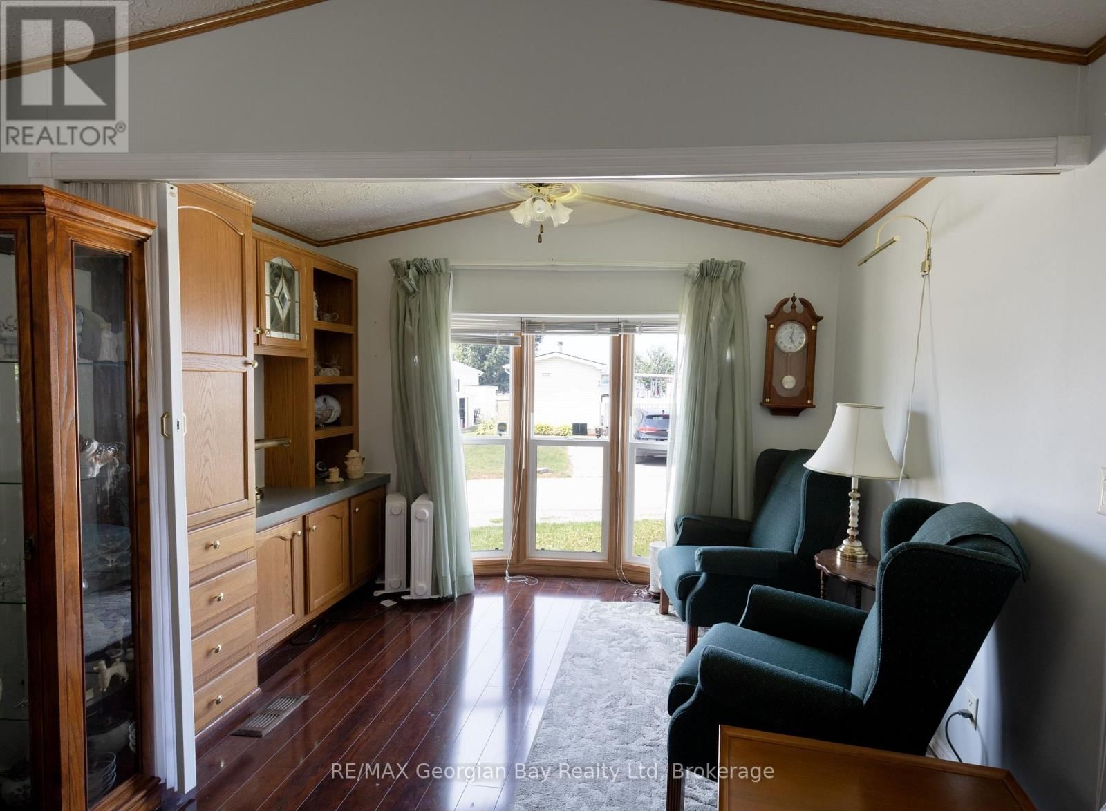 30 - 10 WINFIELD DRIVE Image 6