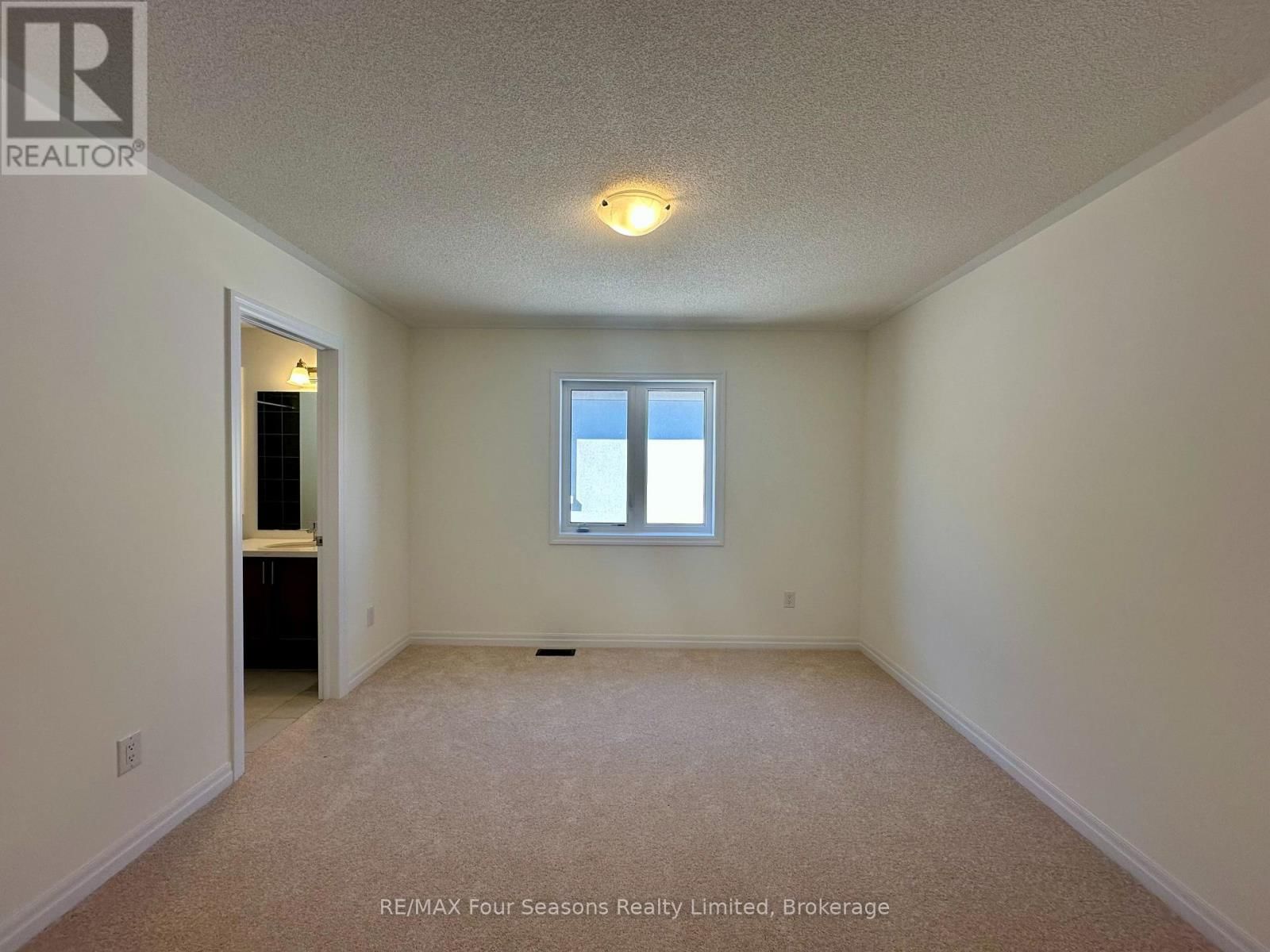 211 STAYNER STREET Image 26