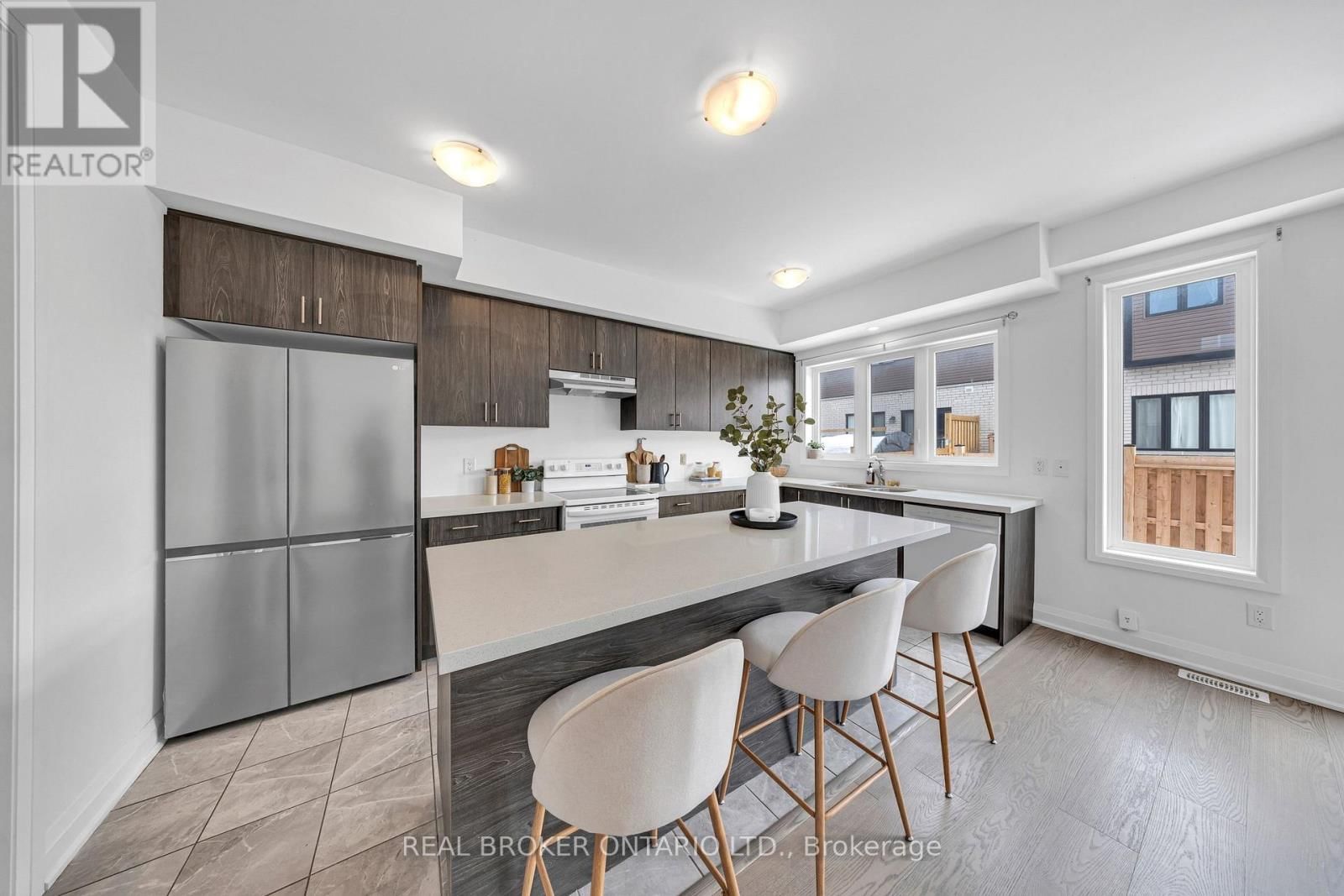 48 BARNYARD TRAIL Image 13