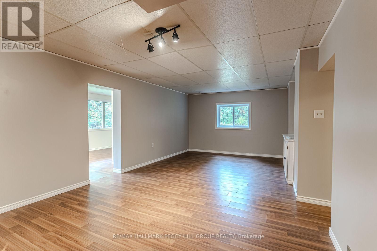 537 HURONIA ROAD Image 17