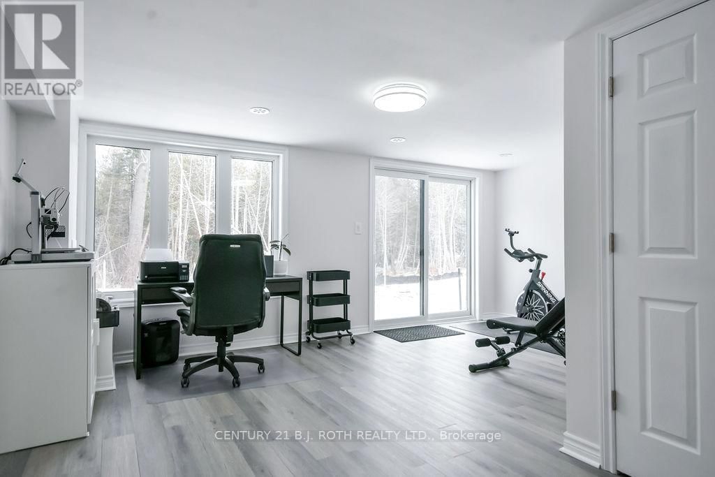 104 BLUE FOREST CRESCENT Image 35