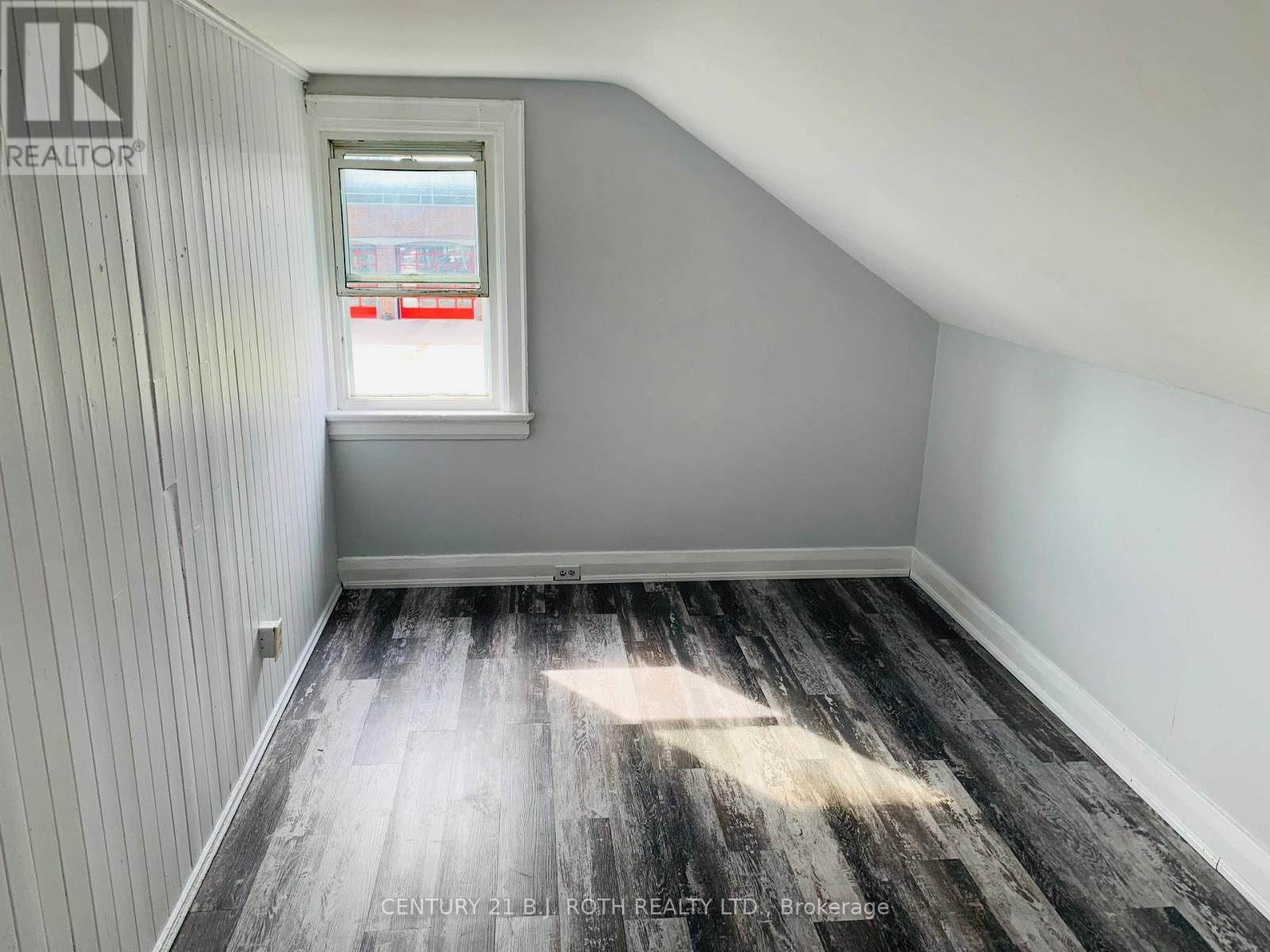 156 DUNLOP STREET WEST Image 12