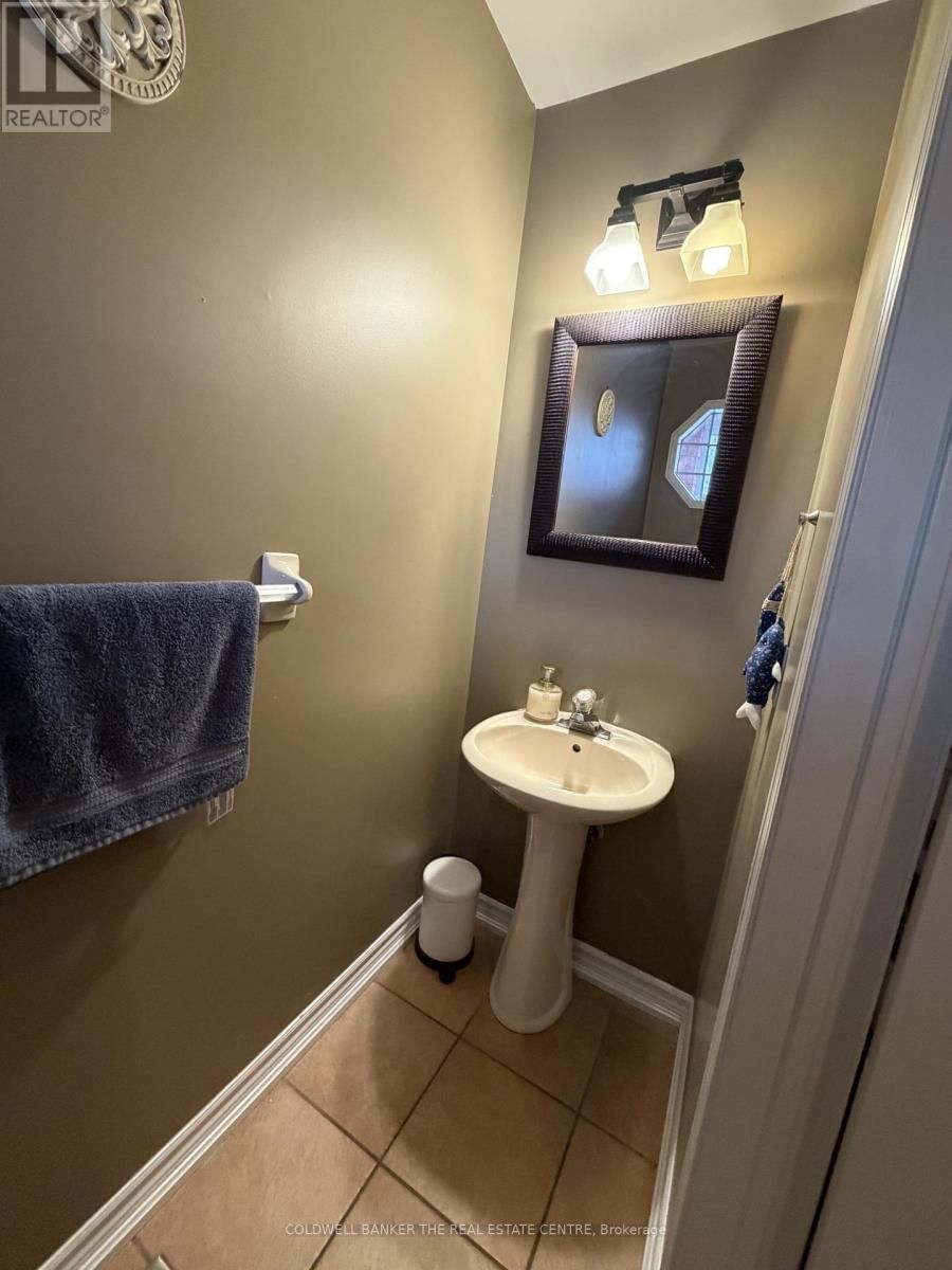 90 BRUCE CRESCENT Image 36