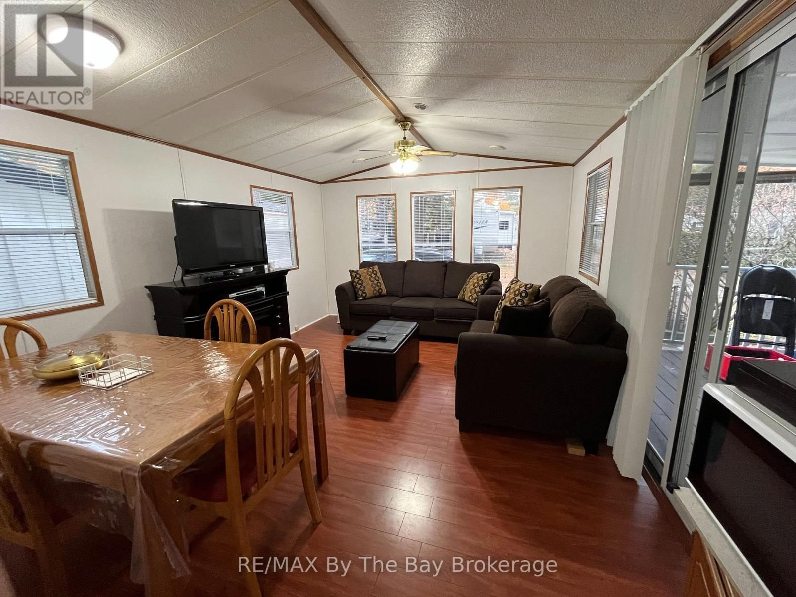 68 - 85 THEME PARK DRIVE Image 22